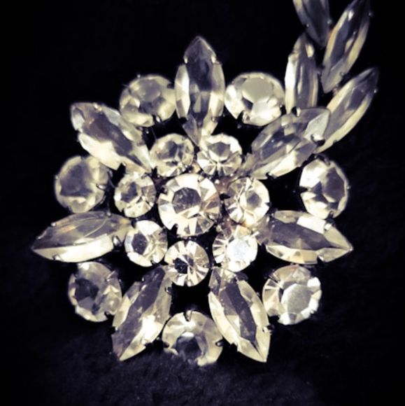 LARGE MYSTERY BOX Vintage + Antique Jewelry - Bracelets, Brooches, Necklaces - Picture 7 of 10